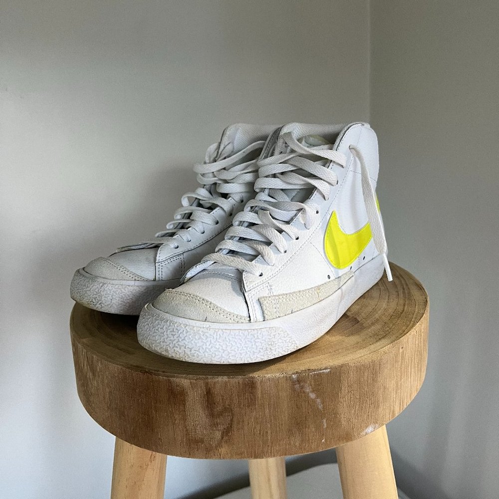 Nike Women's Blazer Mid '77
